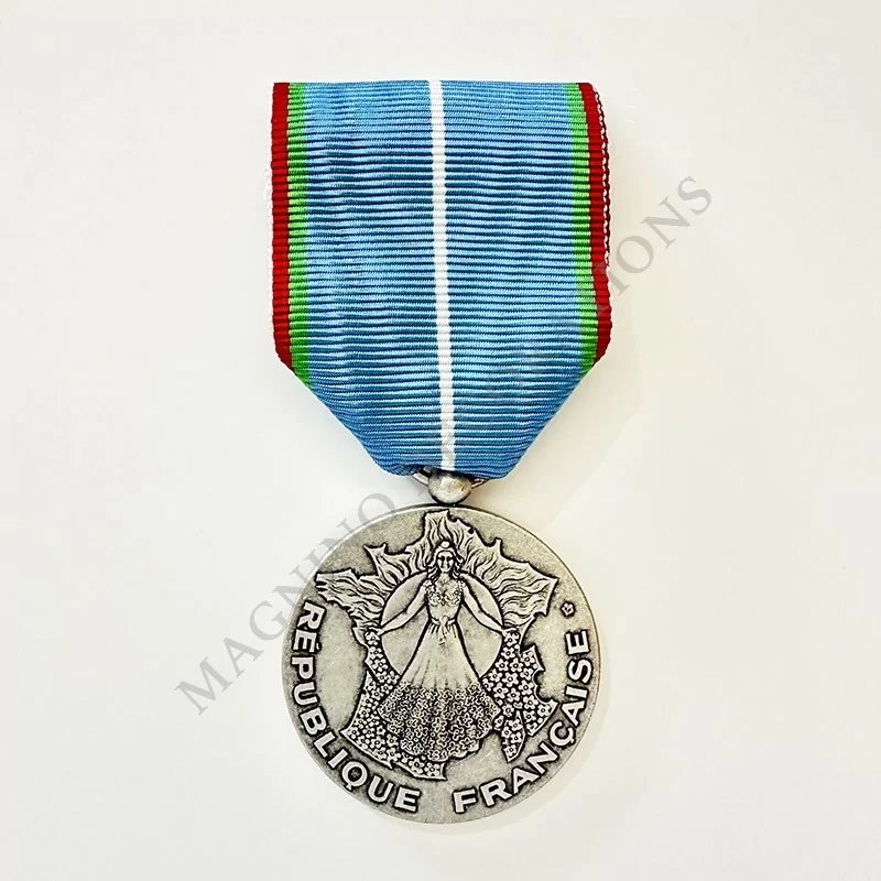 MEDAILLE D'HONNEUR DU TOURISME CLASSE ARGENT ORDONNANCE AVERS