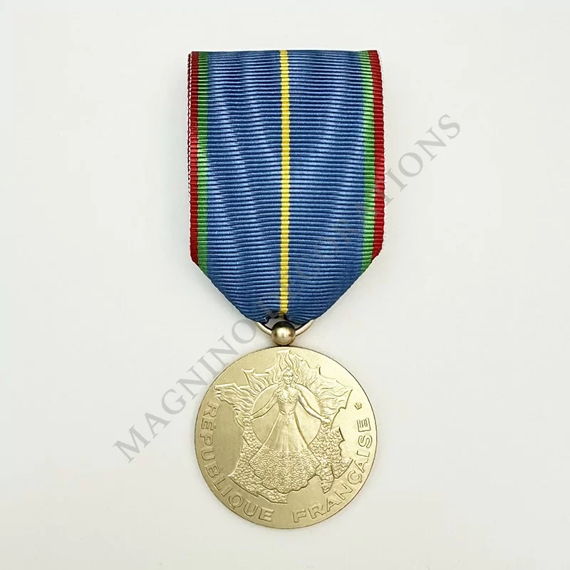 MEDAILLE D'HONNEUR DU TOURISME CLASSE OR ORDONNANCE AVERS