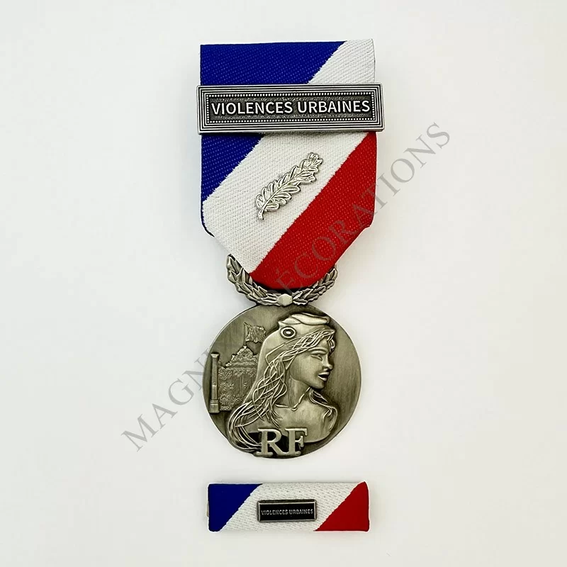 PACK VIOLENCES URBAINES DE LA MEDAILLE DE LA SECURITE INTERIEURES CLASSE ARGENT AVERS PACK VIOLENCES URBAINES DE LA MEDAILLE DE LA SECURITE INTERIEURES CLASSE ARGENT AVERS