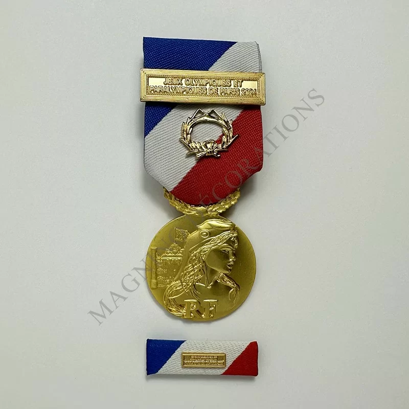 PACK JEUX OLYMPIQUES ET PARALYMPIQUES DE PARIS 2024 MEDAILLE DE LA SECURITE INTERIEURE CLASSE OR PACK JEUX OLYMPIQUES ET PARALYMPIQUES DE PARIS 2024 MEDAILLE DE LA SECURITE INTERIEURE CLASSE OR