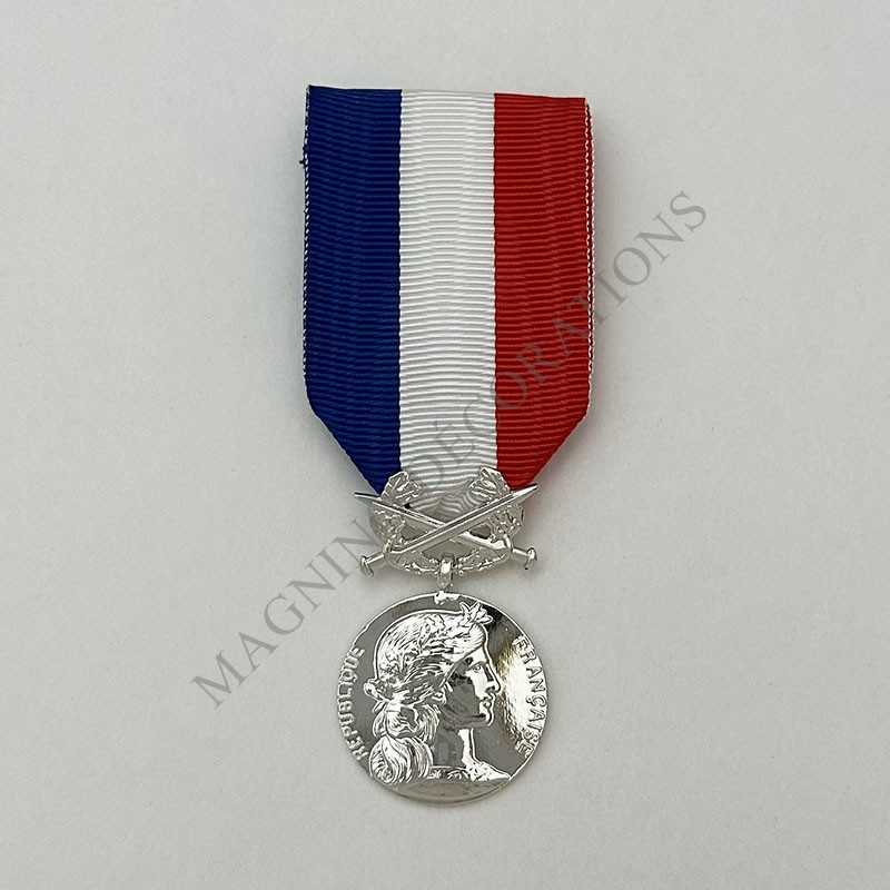 Médaille des affaires étrangères à titre militaire classe argent ordonnance avers